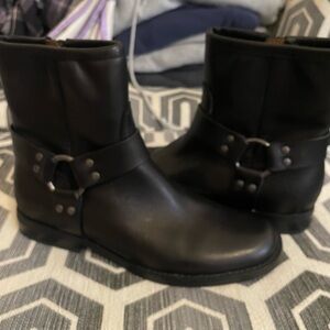 House of Harlow Black Leather Ankle Boots